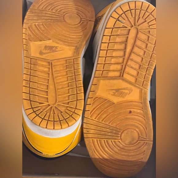 Jordan 1 Sneakers - Picture 7 of 7